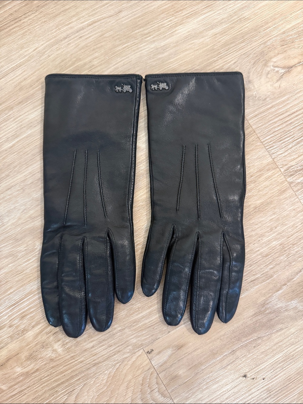 Coach Black Leather Women's Gloves with Coach Horse & Carriage Accent